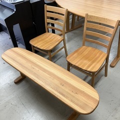 ロ 2510-532 飛騨産業 HIDA キツツキマーク ダイニングテーブル イス2脚・ベンチ4点セット ※バラ売り不可 バゲットシリーズ 大人気の左産業ダイニングテーブルセット入荷しました！！ ご予約はお早目に！！ 中古美品の画像