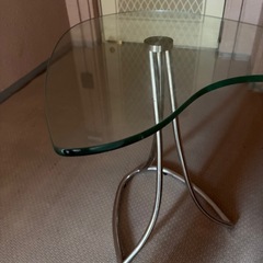 ガラステーブルの画像