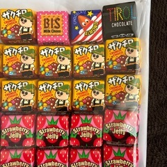 バラ30個入り 詰め合わせ チロルチョコの画像