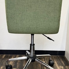 M【中古品】オフィスチェア おしゃれ コンパクト パソコンチェア デスクチェア 1人用 回転イス 昇降式チェアー 生活家具の画像