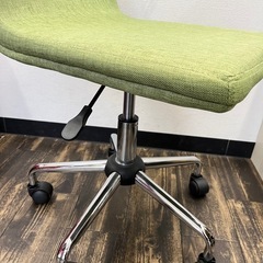 M【中古品】オフィスチェア おしゃれ コンパクト パソコンチェア デスクチェア 1人用 回転イス 昇降式チェアー 生活家具の画像