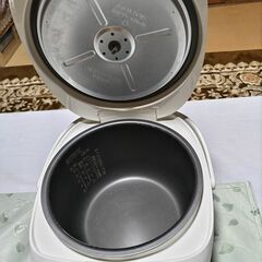 一升炊き電気炊飯器の画像