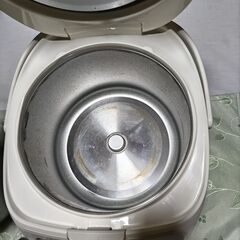 一升炊き電気炊飯器の画像