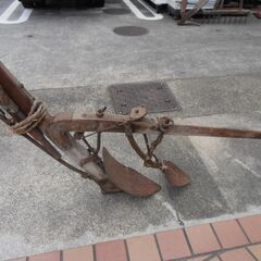 611# 中古　ガーデンオーナメント　三段耕犂の画像