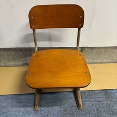 🌟【懐かしさと可愛さが詰まった】 ✨小学校のイス✨の画像