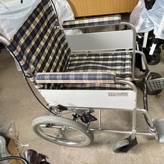 折りたたみ車椅子の画像
