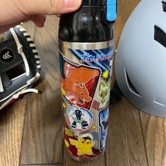 子供用　水筒　ヘルメット　グローブの画像