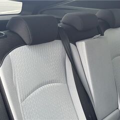 ＼ 誰でも車が買える次世代低与信ローン専門店／ 安心の１年保証付き 距離無制限！中古車販売 カーメル山梨店　平成28年　トヨタ　プリウス　163,506㌔の画像