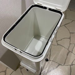 ゴミ箱の画像