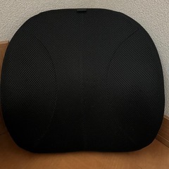 ニトリ　背当てクッションの画像
