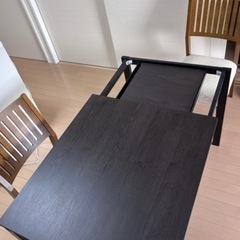美品 IKEA ヴァングスタ 伸縮テープル 椅子セット  食卓テーブルセットの画像