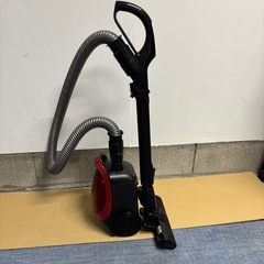 ✨東芝 TOSHIBA✨ 紙パック式 掃除機 2023年製💨 軽量＆しっかり吸引！の画像