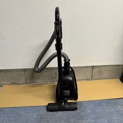 ✨東芝 TOSHIBA✨ 紙パック式 掃除機 2023年製💨 軽量＆しっかり吸引！の画像