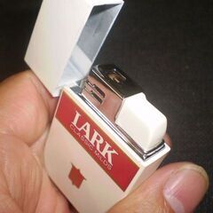 LARK ライター　白の画像