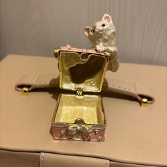 子猫の小物入れ　陶器　置物の画像