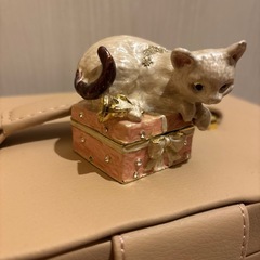 子猫の小物入れ　陶器　置物の画像