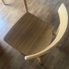 テーブルと椅子セットの画像