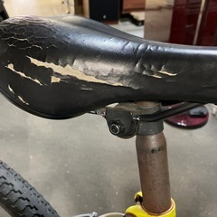 石2510-533 インディケーター自転車　26インチ　ギアチェンジが少しやり難いです　ブレーキOK　中古　キズ汚れ有り　切り替えのゴム朽ちてます　※店頭では空気を入れることはできませんの画像