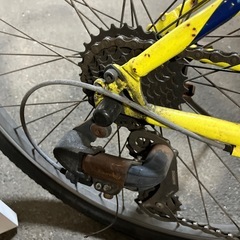石2510-533 インディケーター自転車　26インチ　ギアチェンジが少しやり難いです　ブレーキOK　中古　キズ汚れ有り　切り替えのゴム朽ちてます　※店頭では空気を入れることはできませんの画像