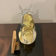 ガラスの牛の置物の画像