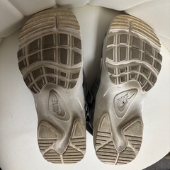 サイズ24.5センチ　NIKE シルバー厚底サンダルの画像