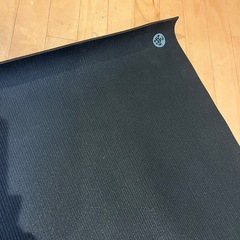 ヨガマット manduka の画像