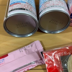 新品未開封✨️たっち粉ミルク🍼2缶セット❣️おまけ付き🉐の画像