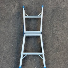ハシゴにもなるミニ脚立の画像