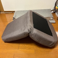 座椅子 ブラウンの画像