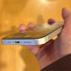 iPhone13 SIMフリー 128
GB WHITE 美品の画像