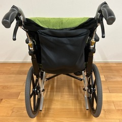介助式車椅子の画像