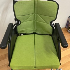 介助式車椅子の画像