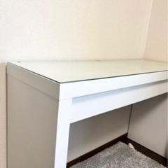 IKEA マルム ドレッサー テーブルの画像