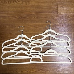 フェルト付きハンガー未使用品の画像