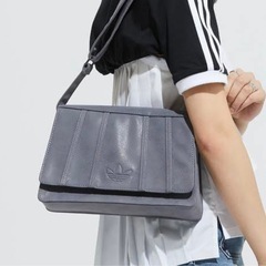 adidas アディダスの画像