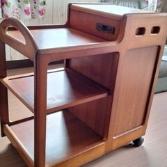 木製ワゴンの画像