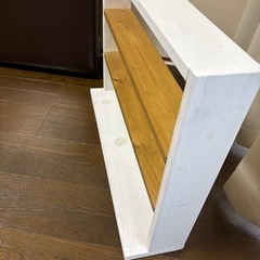 ハンドメイド飾り棚 横型の画像