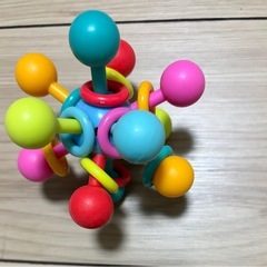 アメリカ Manhattan Toy（マンハッタン・トイ）原子構造型 ベビー感覚ボール ラトルトイの画像