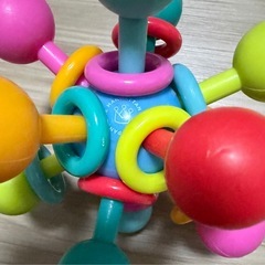 アメリカ Manhattan Toy（マンハッタン・トイ）原子構造型 ベビー感覚ボール ラトルトイの画像