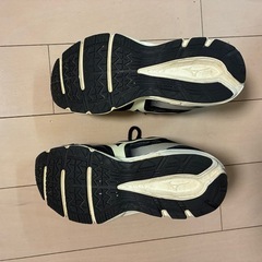 スニーカー　22センチの画像