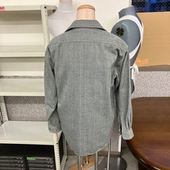 K2510-310 長袖シャツ ヘリンボーン柄 グレー Mサイズ 毛玉ほつれ有りの画像
