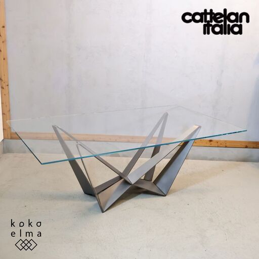 イタリアの家具メーカーCattelan Italia(カッテランイタリア )Skorpio(スコーピオ)ダイニングテーブルです。Wのような形状のユニークな脚部がスタイリッシュモダンなデザイン。