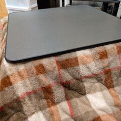 こたつ（75×75の正方形）＋こたつ布団（ニトリ）の画像