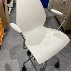 【ジモティー割】カルテル マウイ キャスター付きアームチェアー（ID1480）の画像