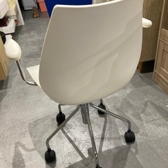 【ジモティー割】カルテル マウイ キャスター付きアームチェアー（ID1480）の画像