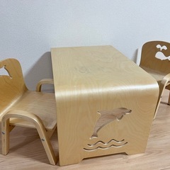 木製テーブル＆木製キッズチェアの画像