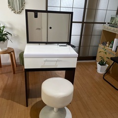 ドレッサー＆チェアセット お譲りしますの画像
