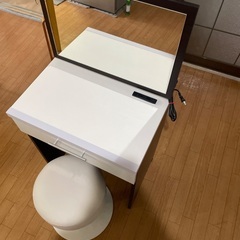 ドレッサー＆チェアセット お譲りしますの画像