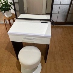 ドレッサー＆チェアセット お譲りしますの画像