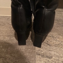 黒ブーツ　レディースの画像